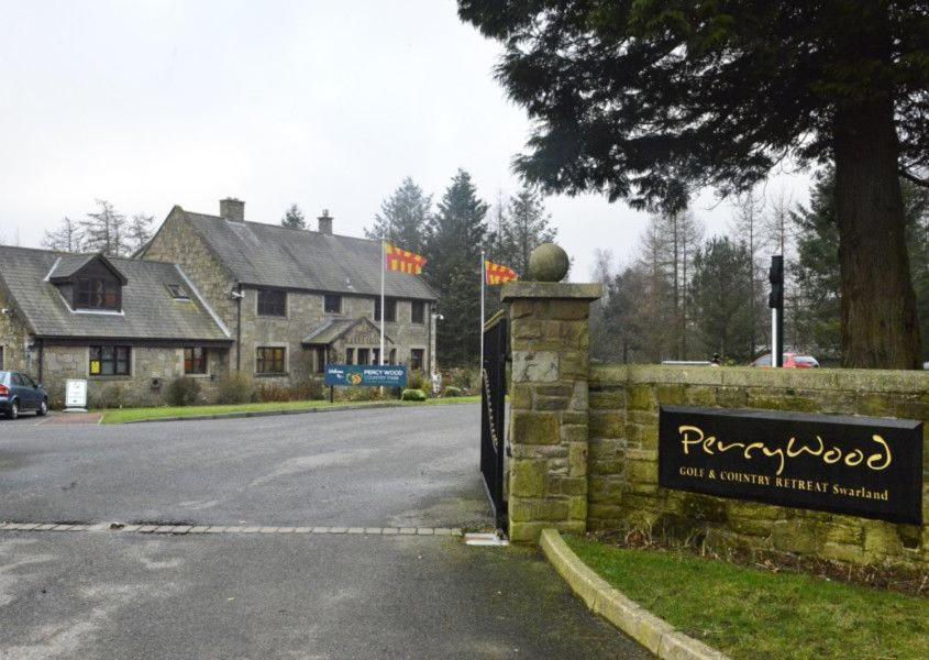 Lola Lodge - Luxury Hot Tub Retreat Newton on the Moor エクステリア 写真