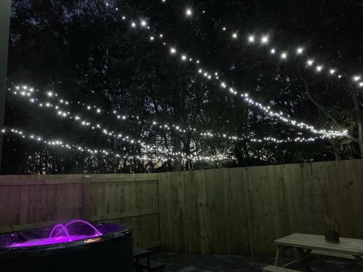 Lola Lodge - Luxury Hot Tub Retreat Newton on the Moor エクステリア 写真