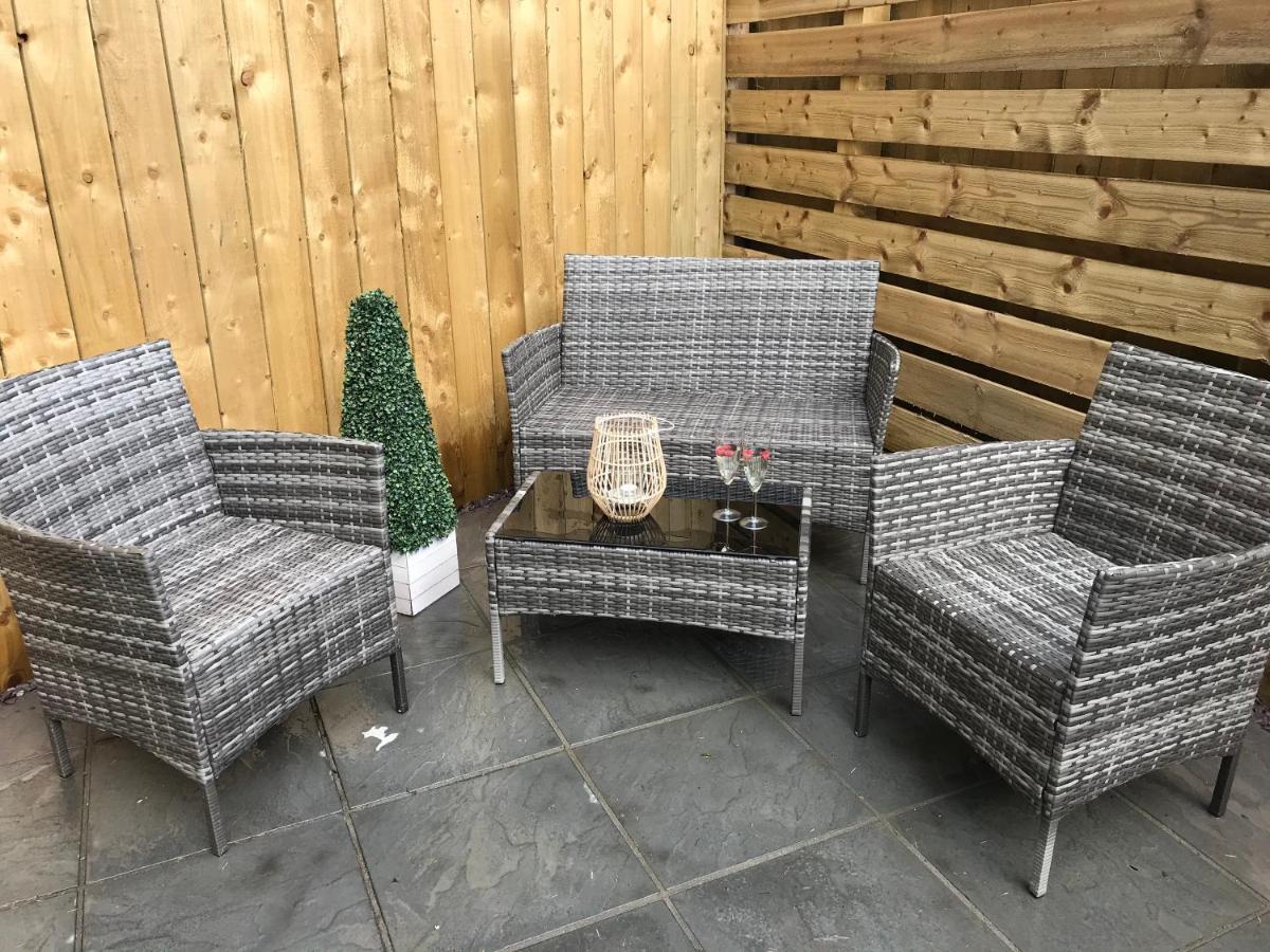 Lola Lodge - Luxury Hot Tub Retreat Newton on the Moor エクステリア 写真